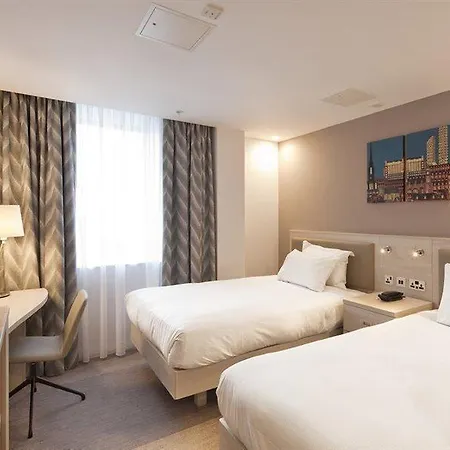 Отель Hampton By Hilton Centre