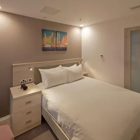 Hotel Hampton By Hilton Centre 3*