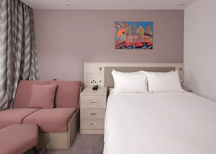 Hotel Hampton By Hilton Centre 3*